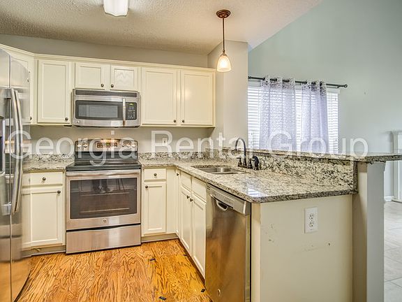 3rd image of 346 Cottonwood Creek Cir
