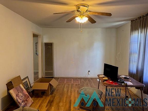 3rd image of 528 W 16th Ln