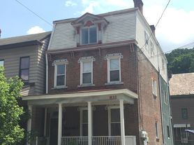 832 Evergreen Avenue, 3