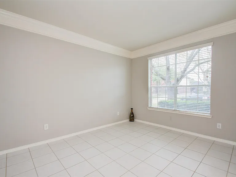 411 Green Stone Ct — Photo 4