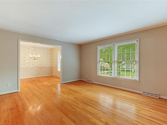 5th image of 4112 Pheasant Run Dr