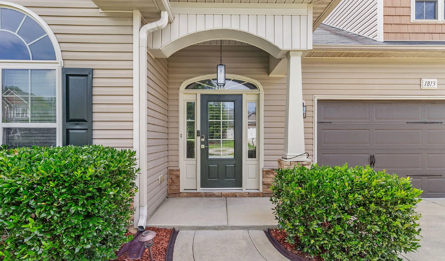 3 bed, 2.5 bath, 2028 sqft, $1,900 — Photo 4