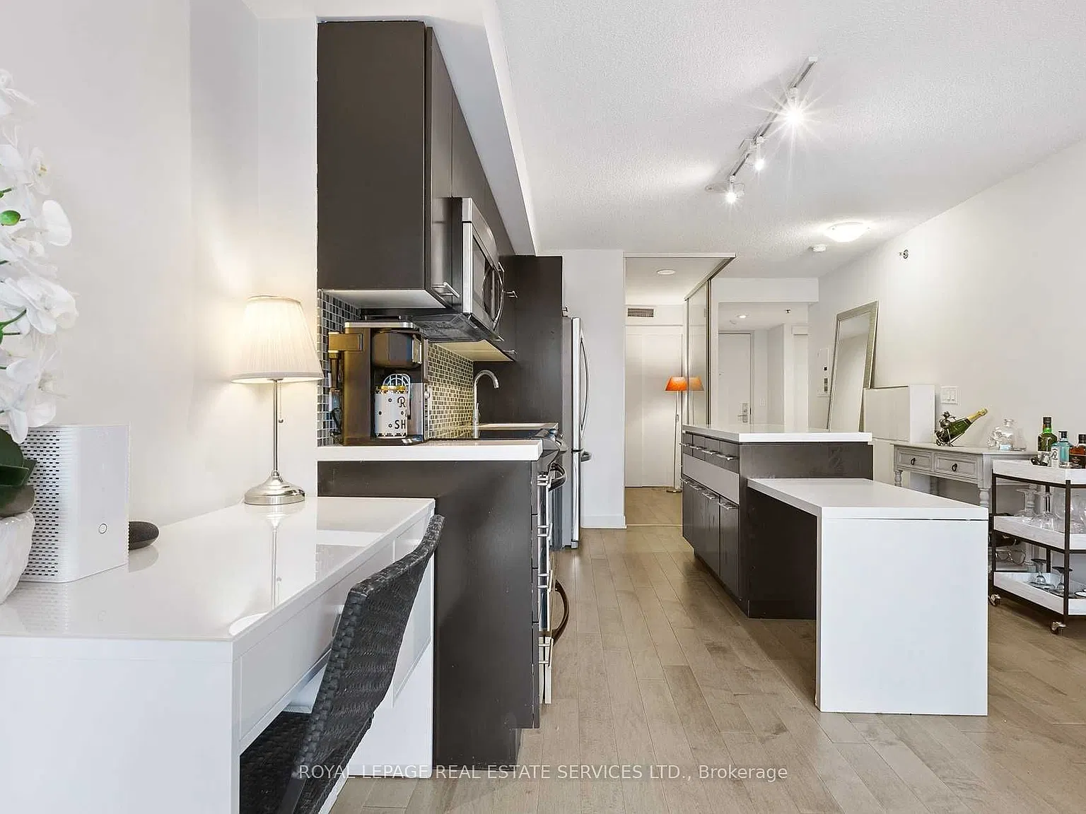 Boutique Condos — Photo 4