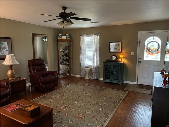 3rd image of 713 Mulberry Dr