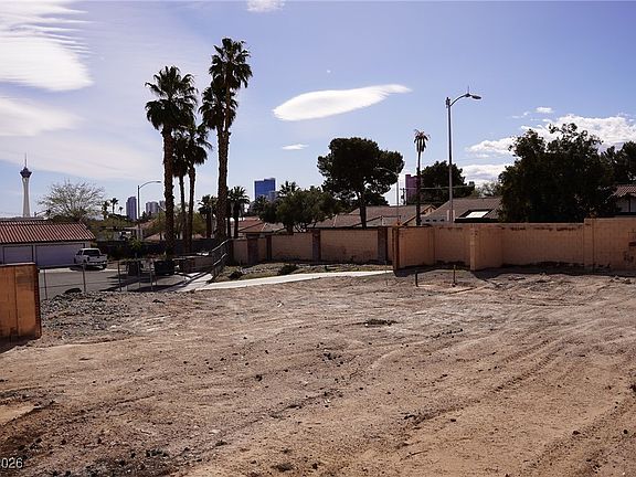 3rd image of 1608 Eaton Dr