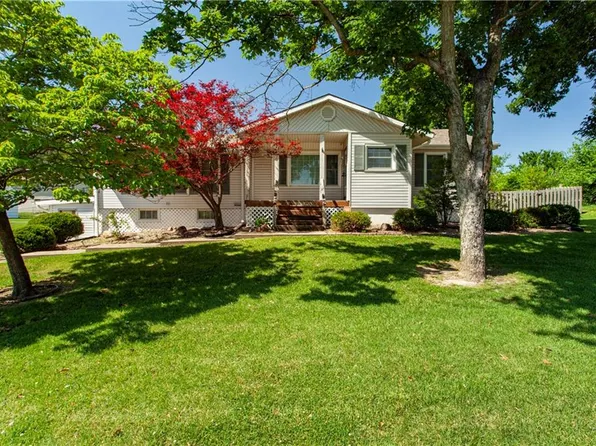 15800 E Salisbury Rd, Independence, MO 64050