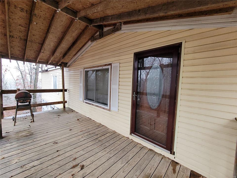 1st image of 735 W Woods Ct