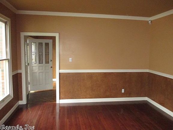 4th image of 20 Club Manor Dr