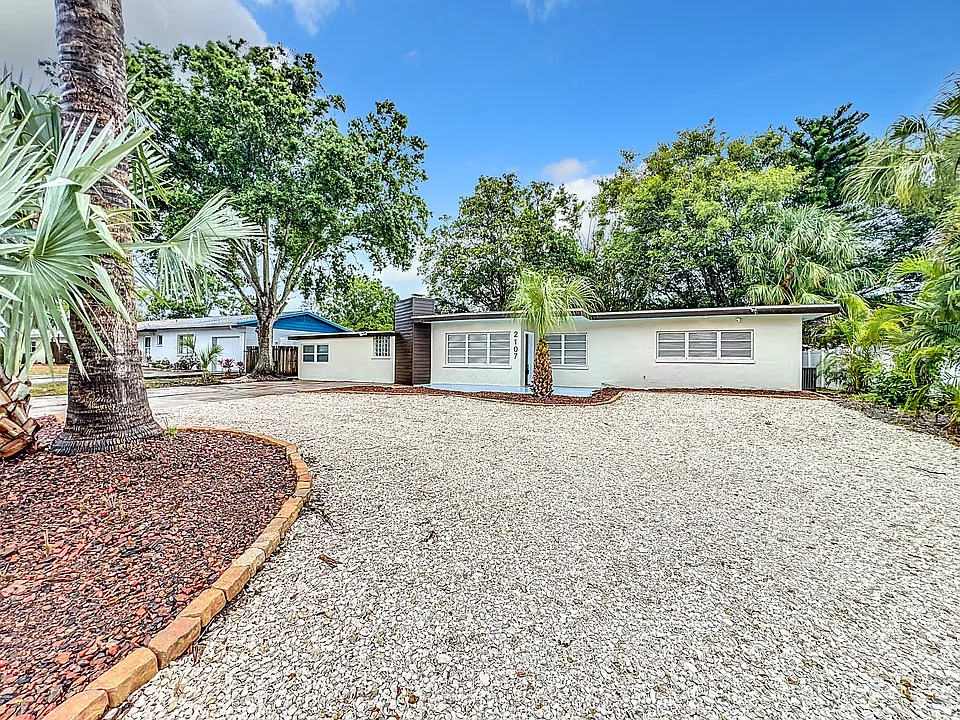2107 Pine Ter #1