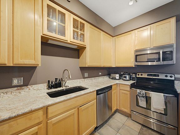 5th image of 435 W Erie St APT 1506