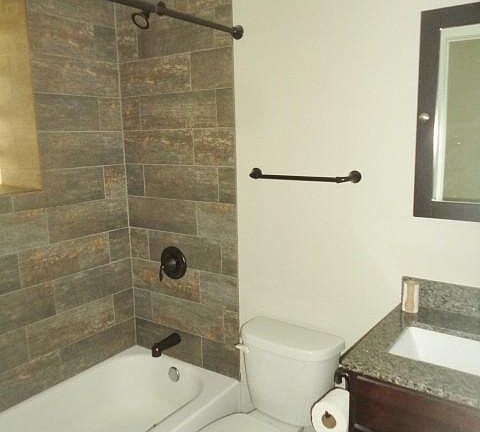 4th image of 5056 N Winchester Ave #E2