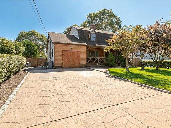2nd image of 10 Loughlin Dr