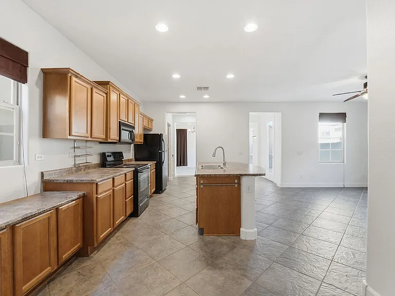 15391 W Dreyfus St — Photo 23