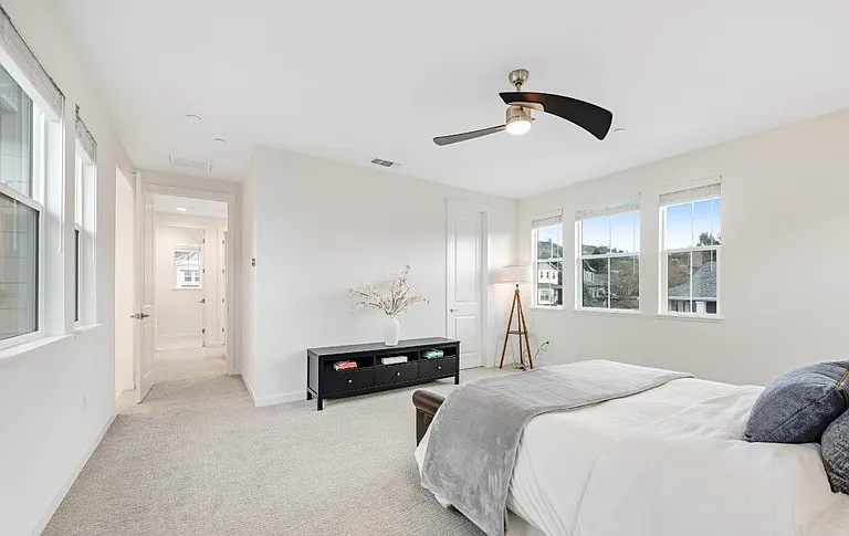 1747 Linden Ln — Photo 13