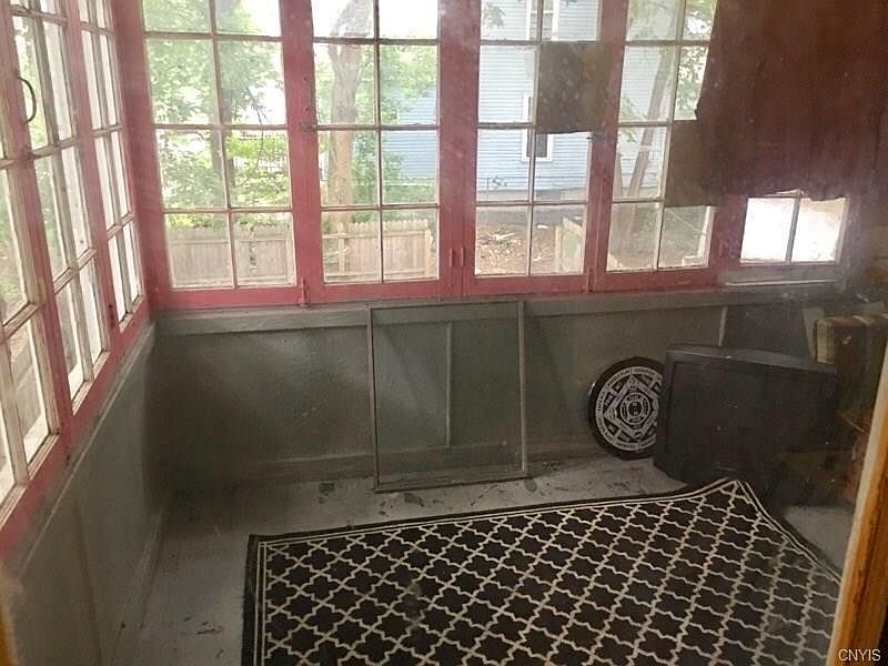 2nd image of 702 Oak St