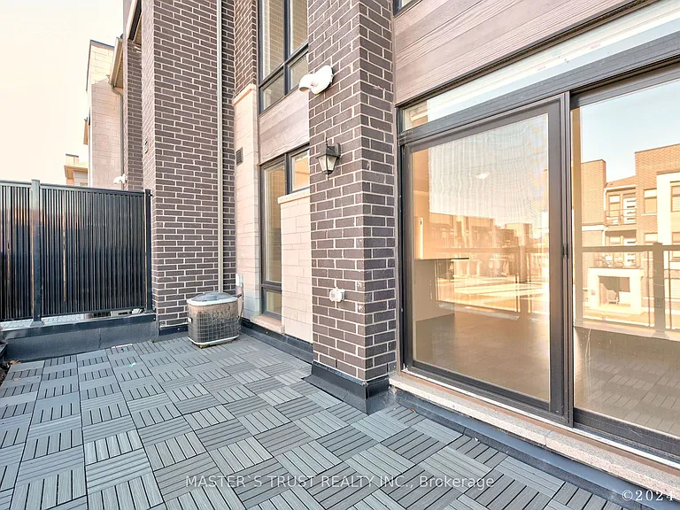 2501 Littlefield Cres — Photo 17