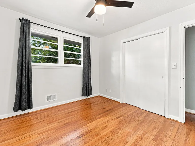 1208 Pineview Ave — Photo 7