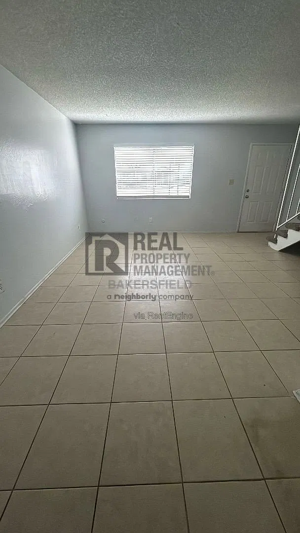 2 bed, 1.5 bath, 1025 sqft, $1,225 — Photo 3