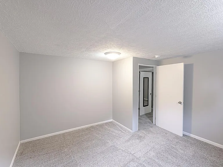 1025 Kent St — Photo 24
