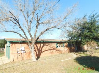 210 W White St, Dilley, TX 78017