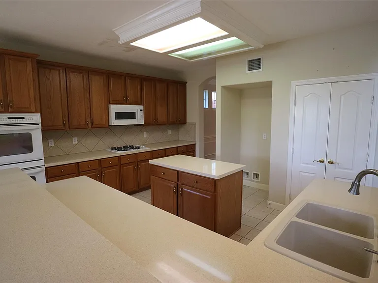 1215 Pelican Hill Ct — Photo 8