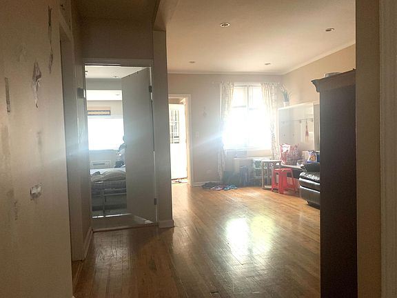 4th image of 5836 81st St Floor 1