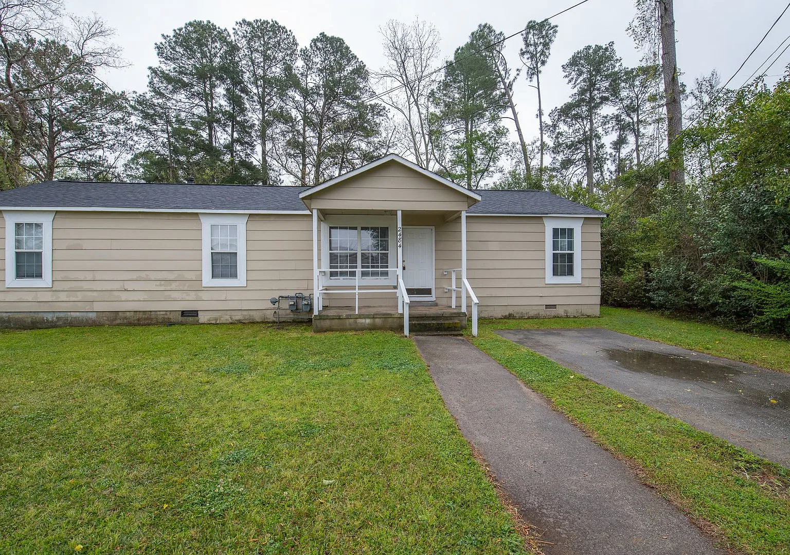 2 Bed/1.5 Bath Duplex on Miles Avenue, central heat & air unit - Available Now! — Photo 1