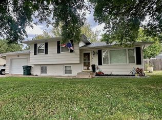 152 10th St, Phillipsburg, KS 67661