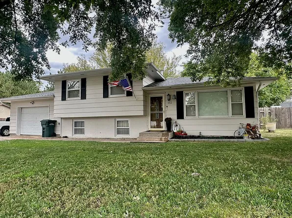 152 10th St, Phillipsburg, KS 67661