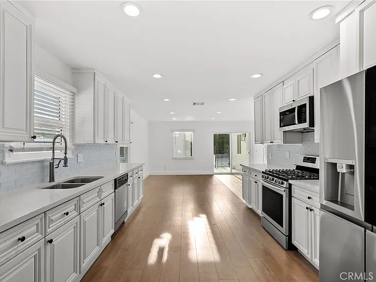 5937 Ranchito Ave — Photo 11