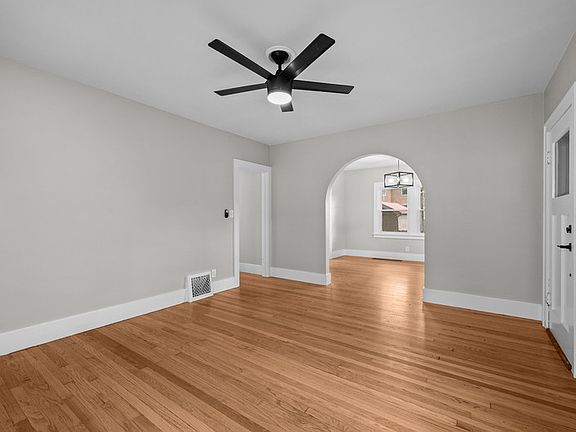2nd image of 1921 Lillie Ave