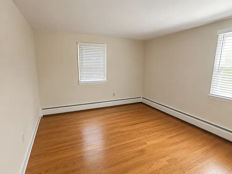 122 W Main St — Photo 6