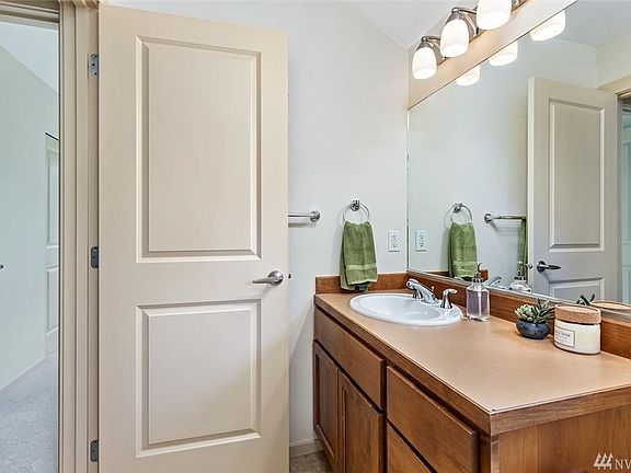 5th image of 340 Shangri La Way NW