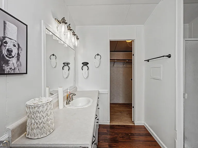 73 Lillian Cir — Photo 11