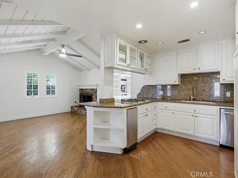 2705 E Jacaranda Ave — Photo 18