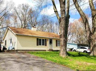 5 Country Club Cir, Mount Marion, NY 12456