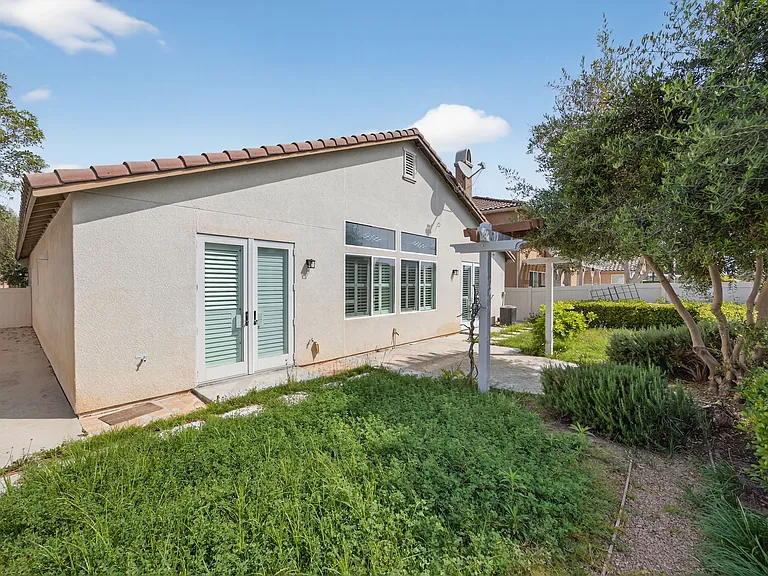 2906 Naples Dr — Photo 6