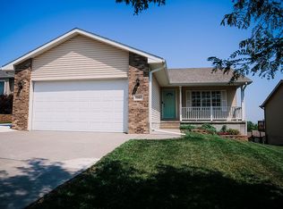 4660 W Thatcher Ln, Lincoln, NE 68528