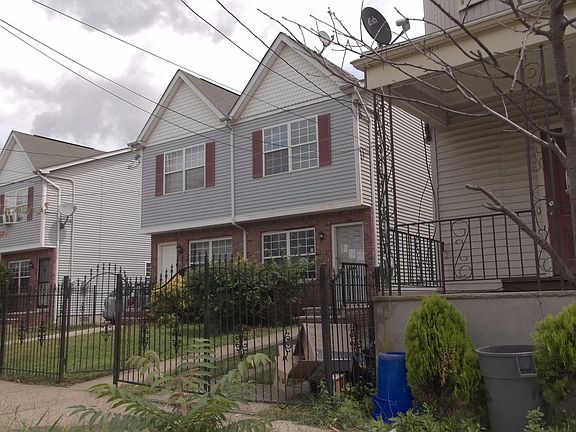 4th image of 212 Littleton Ave