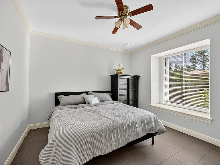 207 Kindred Blvd — Photo 3
