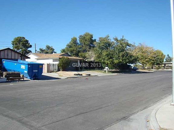 3rd image of 304 Greenfield Ln