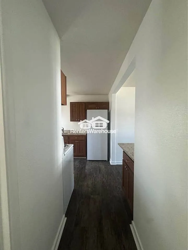 One Bedroom Apartment- Newton — Photo 3