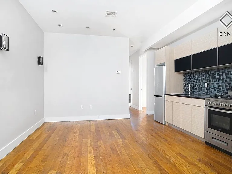 462 Pulaski St #4F — Photo 1