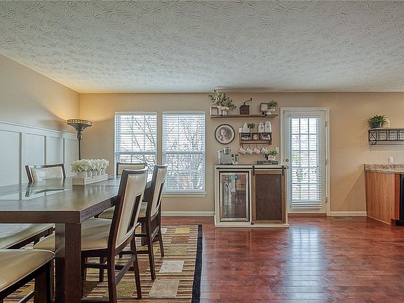 5th image of 611 Garden Way
