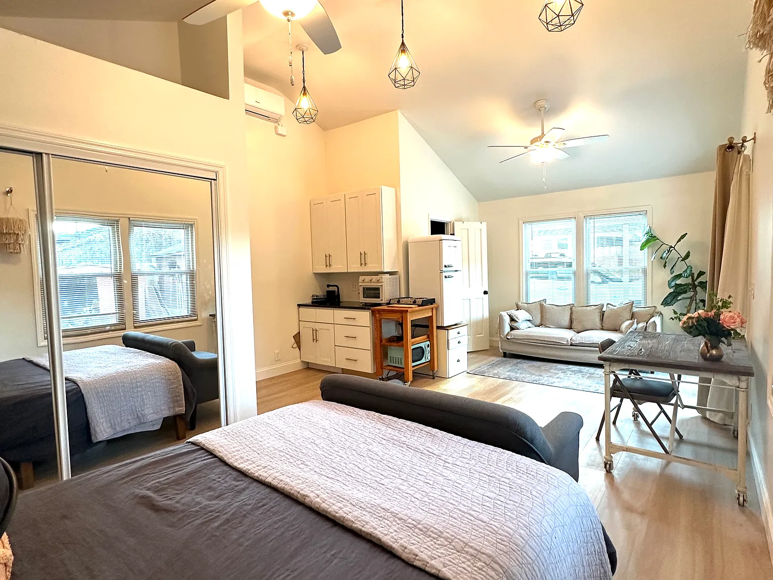 Studio, 400 sqft, $1,850 — Photo 2