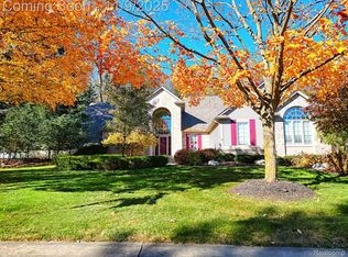 5391 Bridge Trl W, Commerce Township, MI 48382