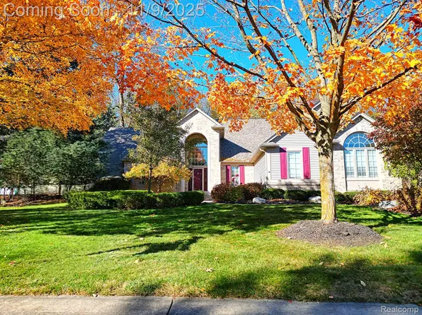 5391 Bridge Trl W, Commerce Township, MI 48382