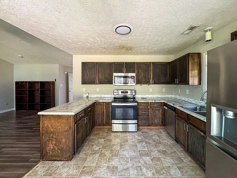 118 Jefferson Dr — Photo 4