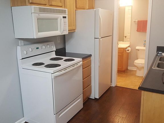 4th image of 204 Middletown Sq