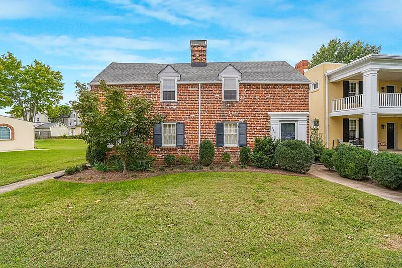 2 bed, 1.5 bath, $2,495 — Photo 2